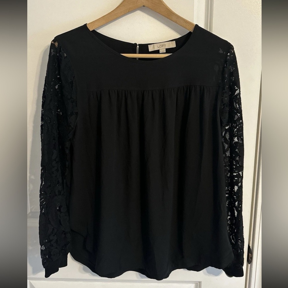 Loft Black Top Lace Long Sleeves Women’s Size Medium Classy Mixed Media Soft